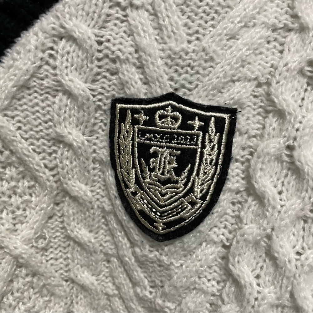 Preppy Black & White V-Neck Cable Knit Sweater Chest Crest Women’s Size Medium - Picture 3 of 9